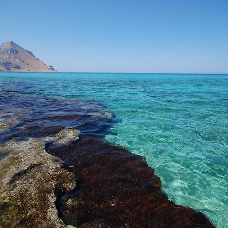 Baia Santa Margherita B&B กัสเตลลุซโซ ภายนอก รูปภาพ