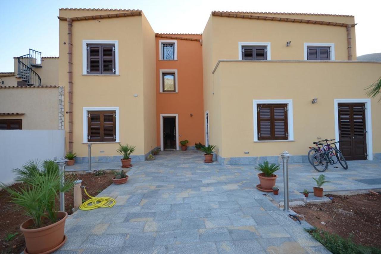 Baia Santa Margherita B&B กัสเตลลุซโซ ภายนอก รูปภาพ