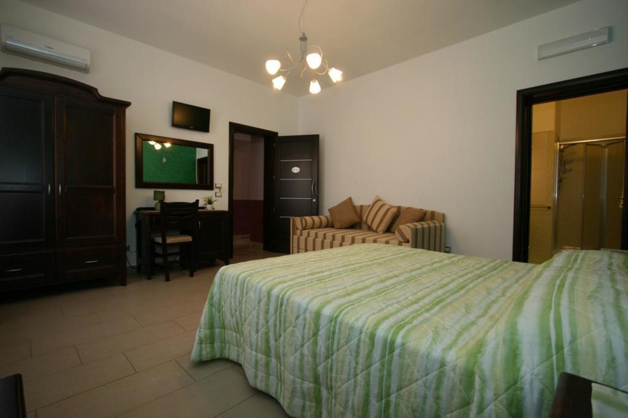 Baia Santa Margherita B&B กัสเตลลุซโซ ภายนอก รูปภาพ