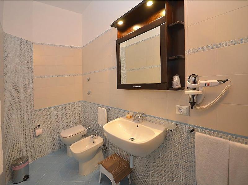 Baia Santa Margherita B&B กัสเตลลุซโซ ภายนอก รูปภาพ