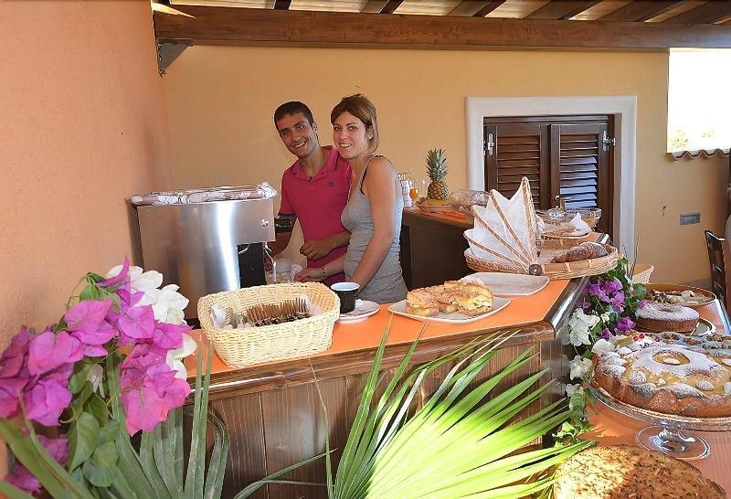 Baia Santa Margherita B&B กัสเตลลุซโซ ภายนอก รูปภาพ