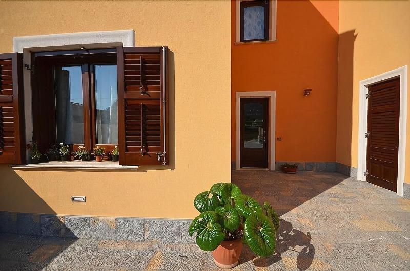 Baia Santa Margherita B&B กัสเตลลุซโซ ภายนอก รูปภาพ