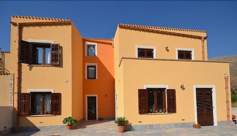 Baia Santa Margherita B&B กัสเตลลุซโซ ภายนอก รูปภาพ