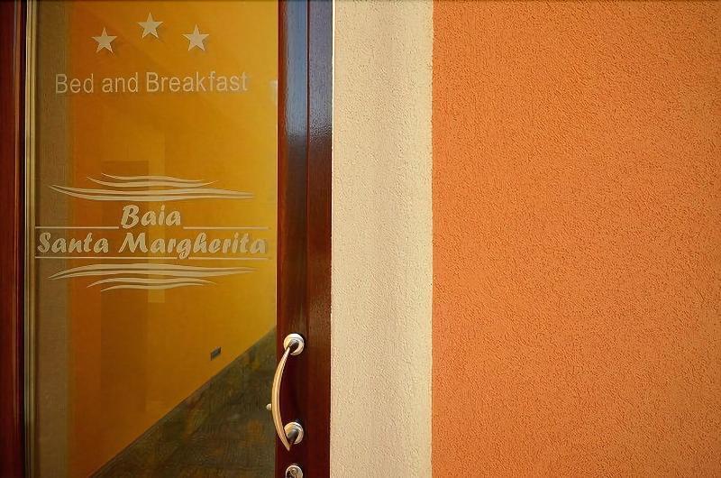 Baia Santa Margherita B&B กัสเตลลุซโซ ภายนอก รูปภาพ