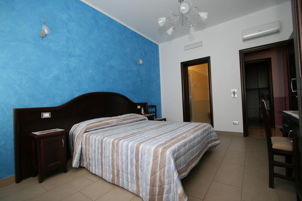 Baia Santa Margherita B&B กัสเตลลุซโซ ห้อง รูปภาพ