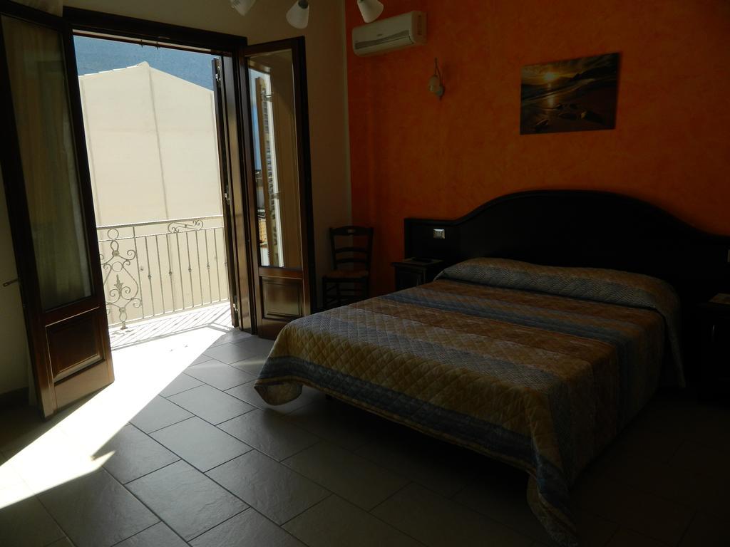 Baia Santa Margherita B&B กัสเตลลุซโซ ห้อง รูปภาพ