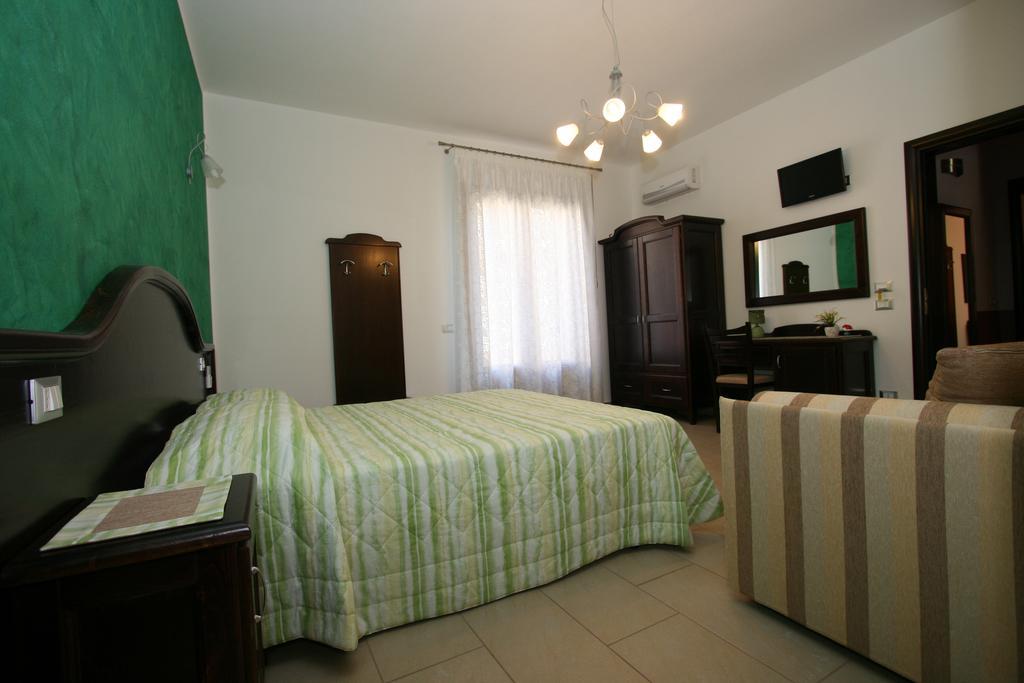 Baia Santa Margherita B&B กัสเตลลุซโซ ห้อง รูปภาพ