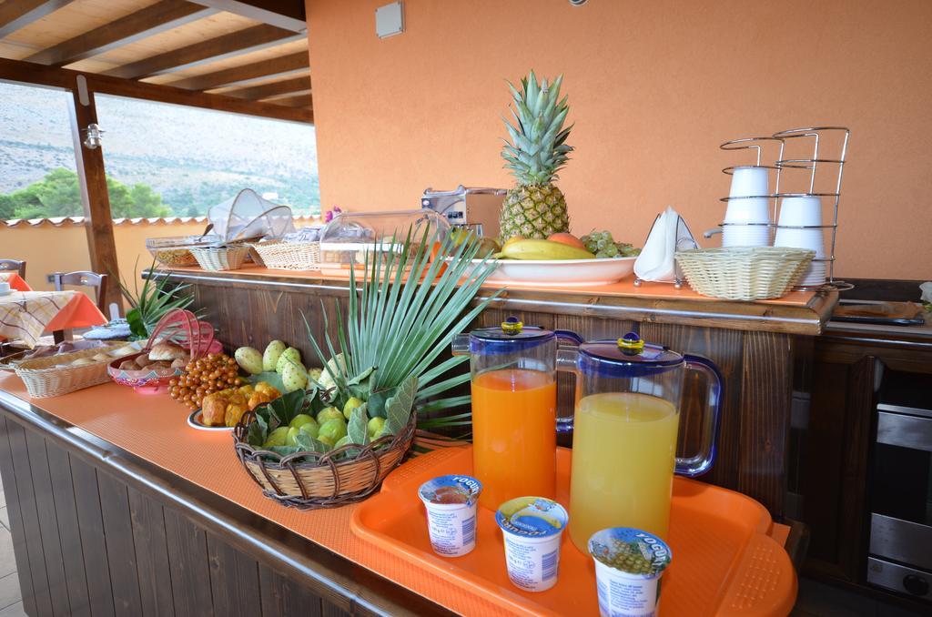 Baia Santa Margherita B&B กัสเตลลุซโซ ภายนอก รูปภาพ