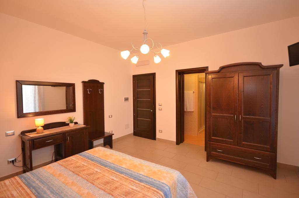 Baia Santa Margherita B&B กัสเตลลุซโซ ห้อง รูปภาพ