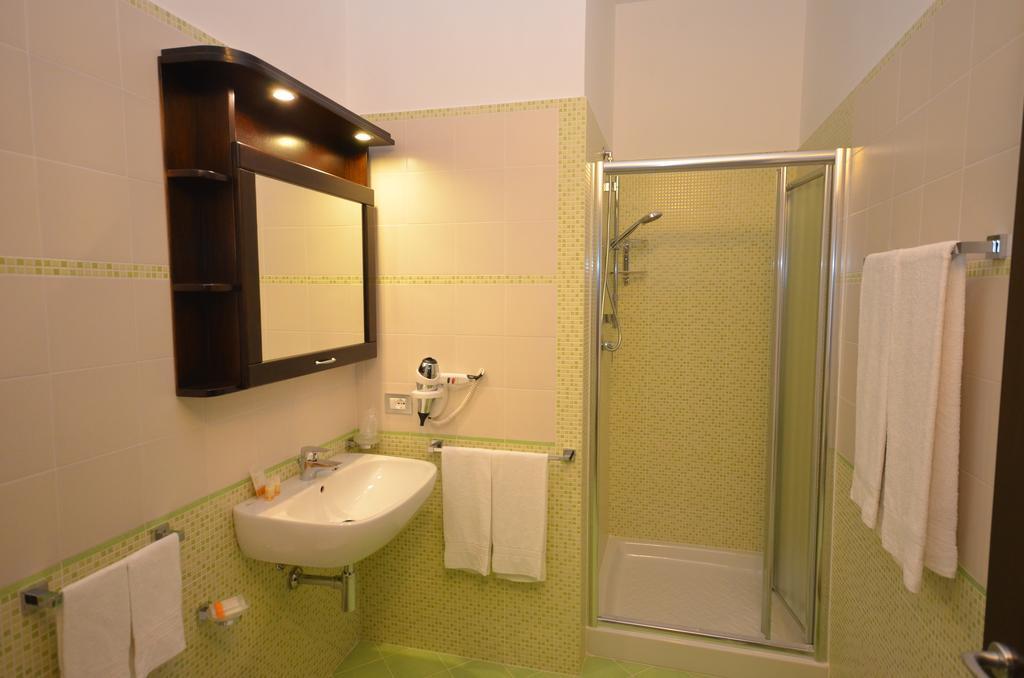 Baia Santa Margherita B&B กัสเตลลุซโซ ห้อง รูปภาพ