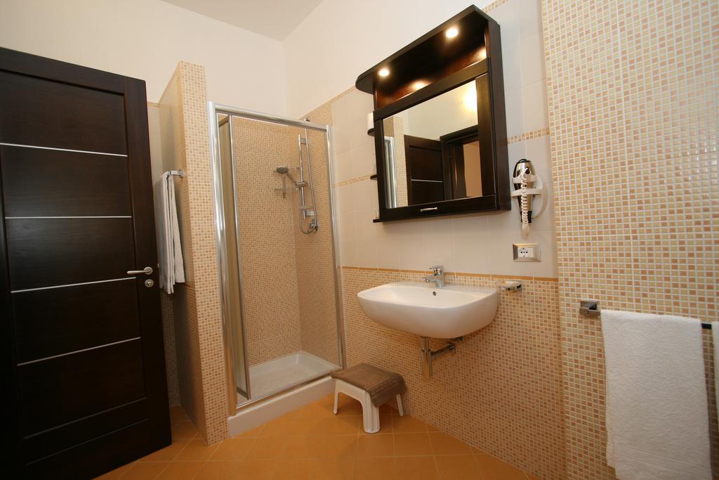 Baia Santa Margherita B&B กัสเตลลุซโซ ห้อง รูปภาพ