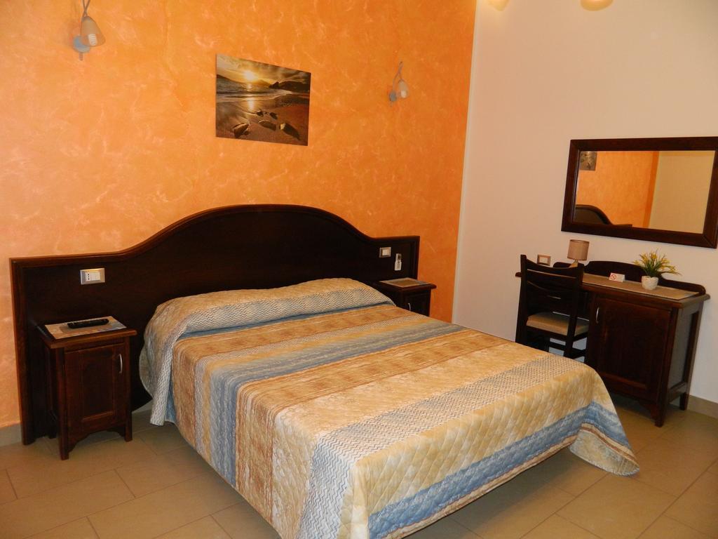 Baia Santa Margherita B&B กัสเตลลุซโซ ห้อง รูปภาพ